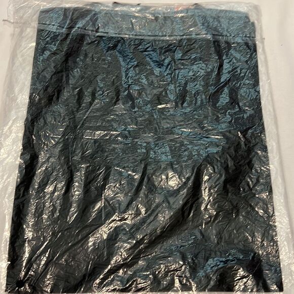 Huge Fashion Exchange Men’s Black Swag Embossed Tee Size Large - Picture 4 of 11